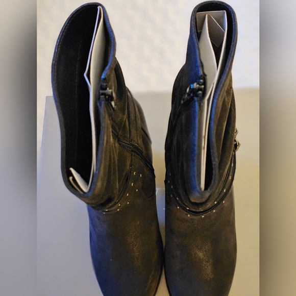 Levity Norma women's boots size 8.50 color black. New Never worn heel 3" NWOT - Picture 6 of 13